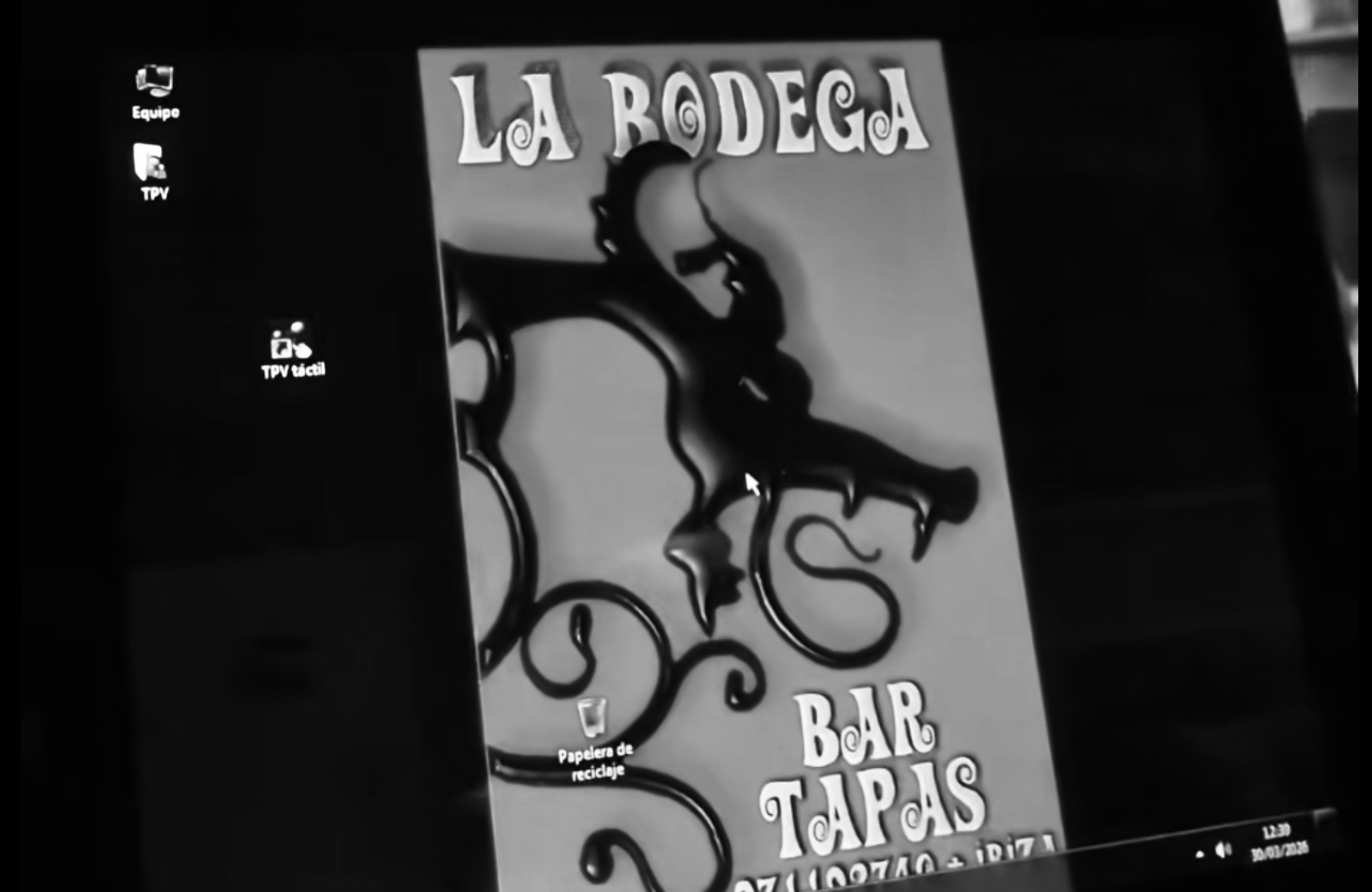 Evento privado en La Bodega Ibiza con invitados compartiendo una cena en Dalt Vila